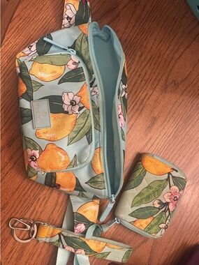 Vera Bradley Light Blue Lemon Print Crossbody with Card Case and Wristlet